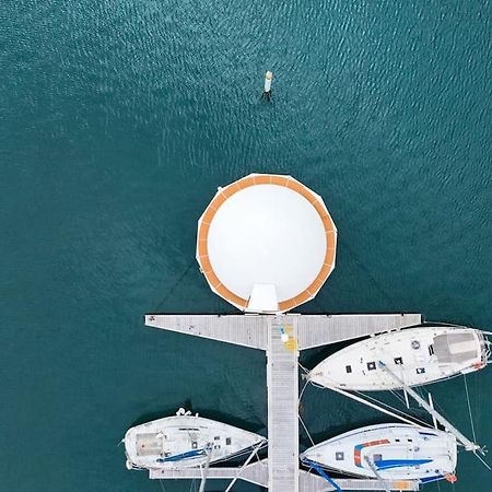 Anthenea Suite Hoteliere Flottante Перро-Гирк Экстерьер фото