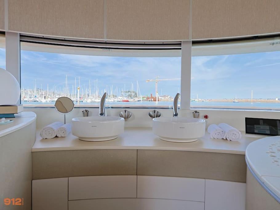 Anthenea Suite Hoteliere Flottante Перро-Гирк Экстерьер фото