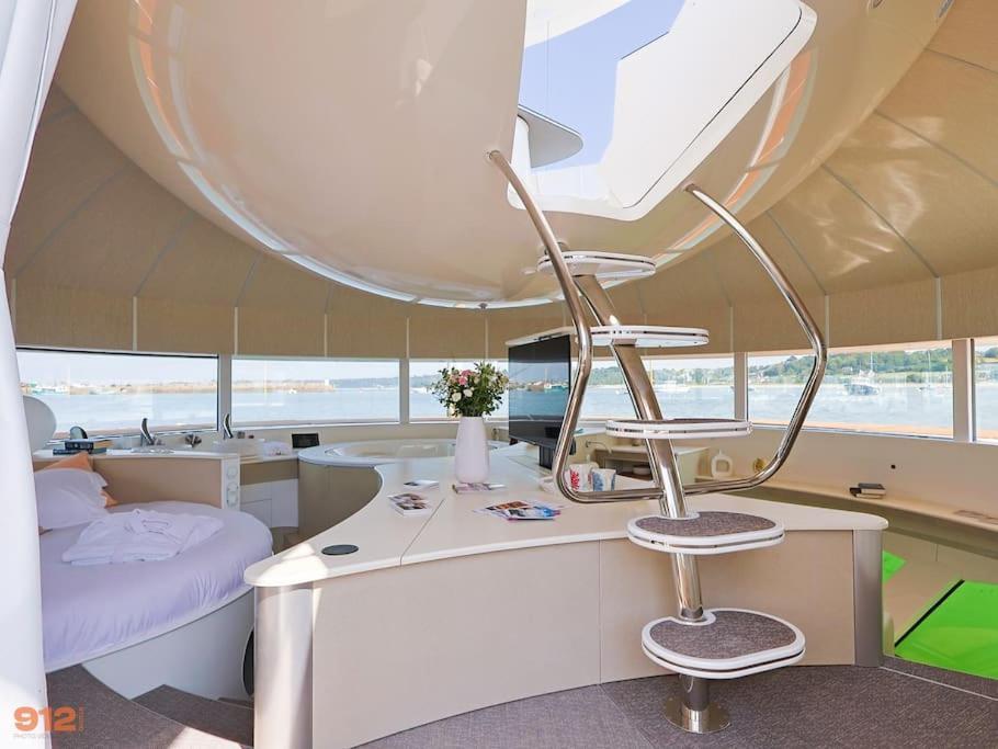 Anthenea Suite Hoteliere Flottante Перро-Гирк Экстерьер фото