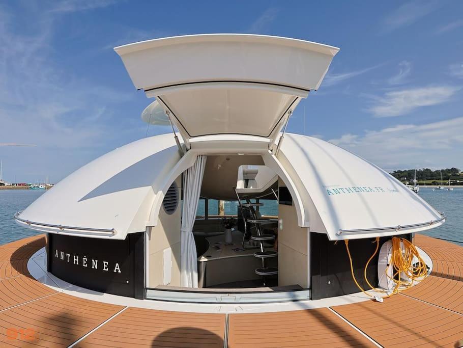 Anthenea Suite Hoteliere Flottante Перро-Гирк Экстерьер фото